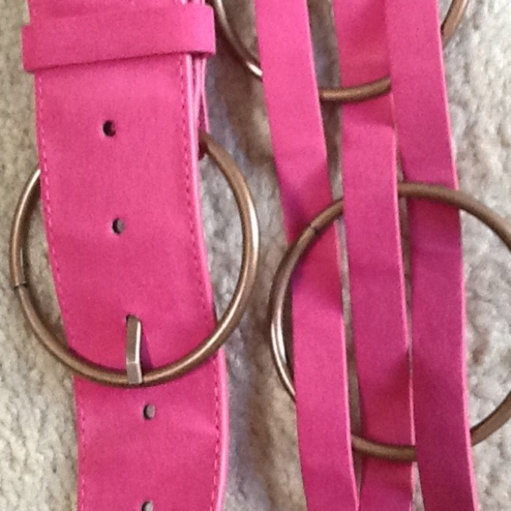 Pink belt with bronze ring accent - Picture 3 of 3